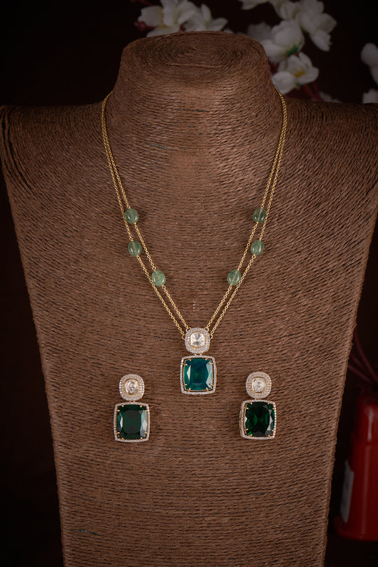 Naira Pendant Set